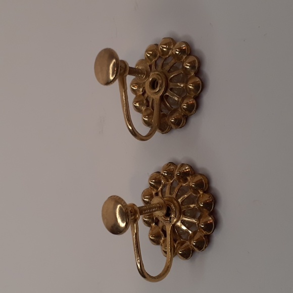 Vintage Red Rhinestone Floret Gold Tone Screw Back Earrings - Picture 4 of 5